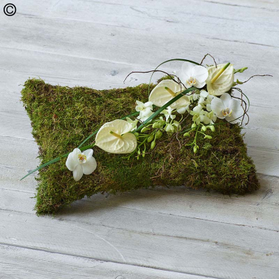 White Natural Pillow - A stunning pillow design of orchids, anthuriums, grass, natural willow and lily grass, all set on an eco-friendly moss base.

Approximate Product Dimensions:
Length: 54cm, Width: 29cm, Height: 14cm.